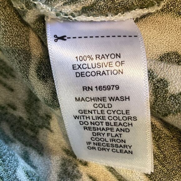 Cupio button front blouse , size medium, good used condition - Picture 8 of 8